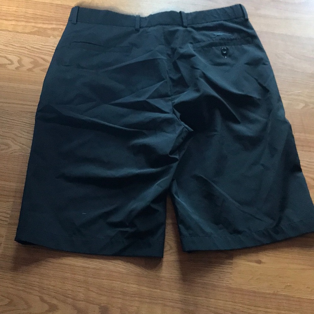 Golf shorts - Picture 2 of 3